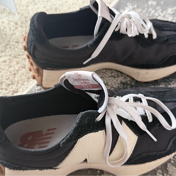 New Balance unisex Black and Cream Sneakers - Picture 3 of 8